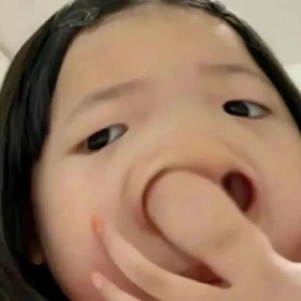 Avatar vô tri em bé ngoáy mũi