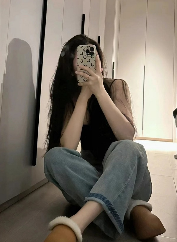 Gái xinh che mặt nhưng phong cách cực kỳ cuốn hút