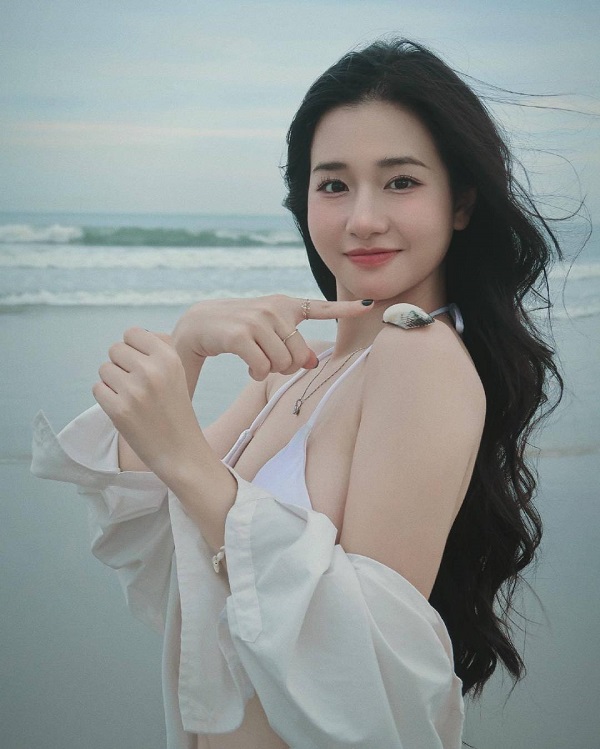 Gái xinh Việt Nam với mái tóc xoăn bồng bềnh đầy nữ tính
