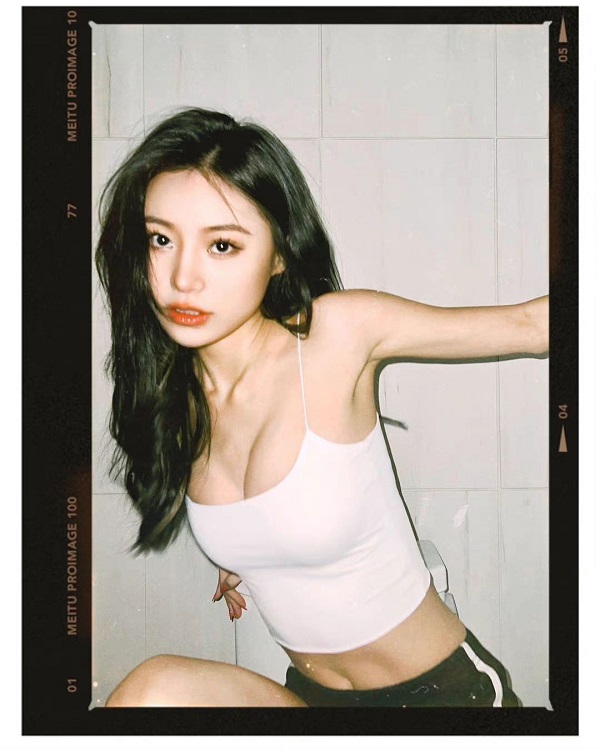 Ảnh hot girl Việt Nam với ánh mắt đầy mê hoặc