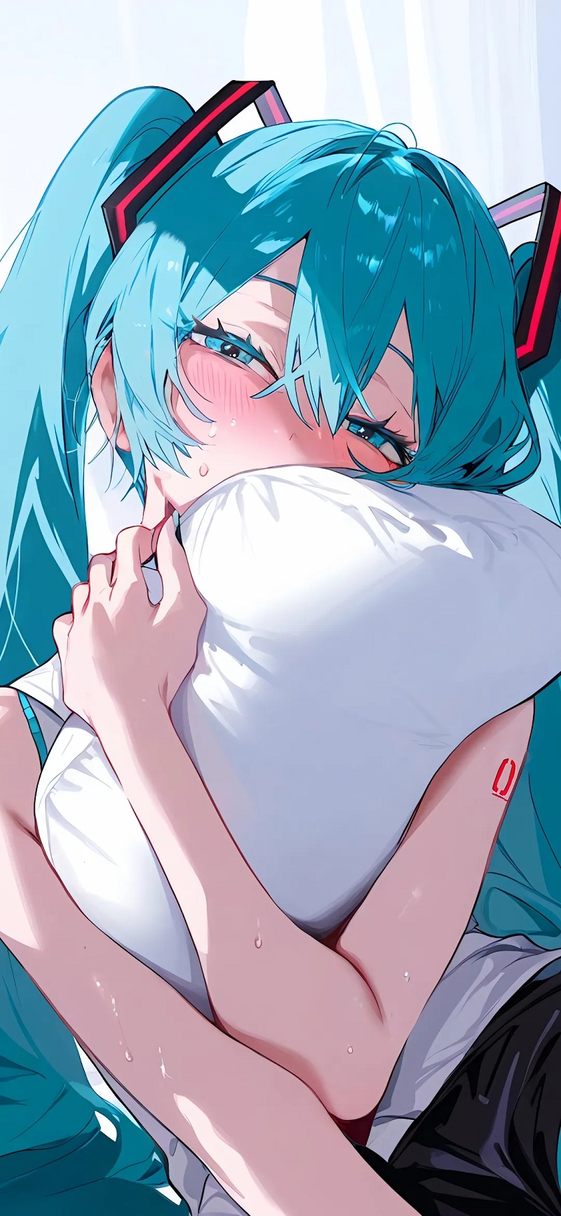 Hatsune Miku ôm gối cực ngầu