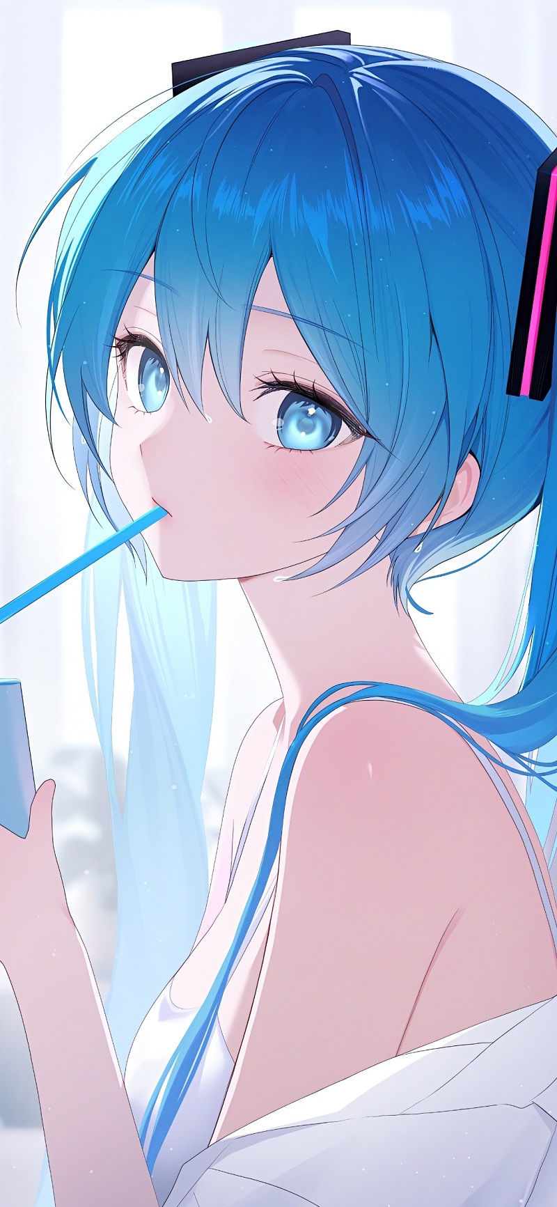 Ánh mắt trong veo của Miku làm tan chảy trái tim fan
