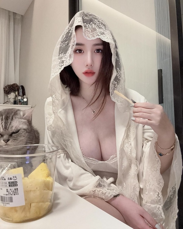 Ảnh gái dú bự chụp ảnh trong phòng