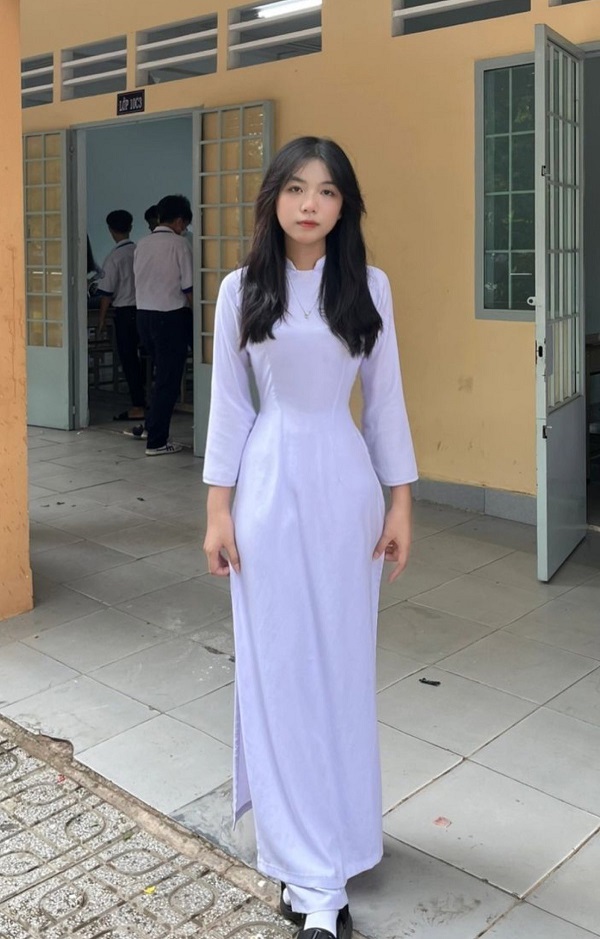 Hình ảnh gái đẹp mặc áo dài thướt tha