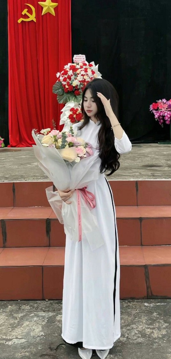 Nét duyên dáng của nữ sinh trong lễ bế giảng