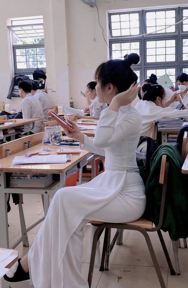 Gái xinh mặc áo dài nổi bật