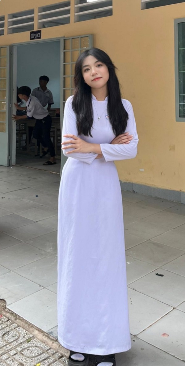 Vẻ đẹp đằm thắm khi khoác lên tà dài