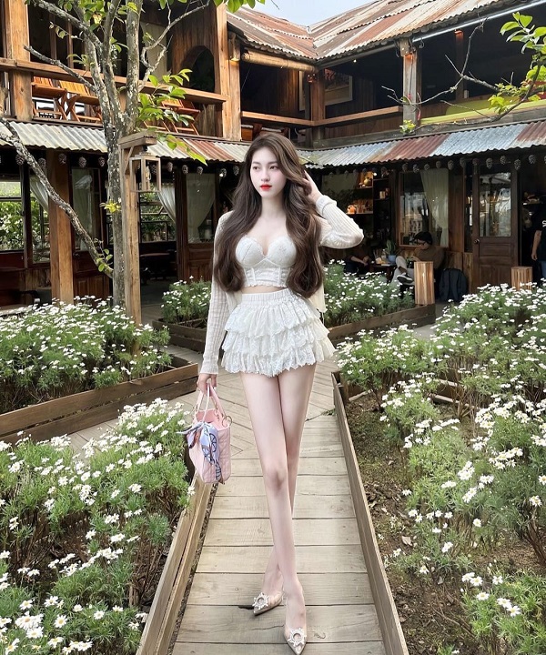 Outfit váy ngắn giúp nàng thêm phần tự tin