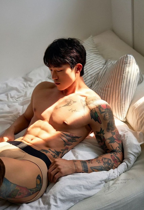 Ánh nhìn quyến rũ trong bộ ảnh trai 6 múi