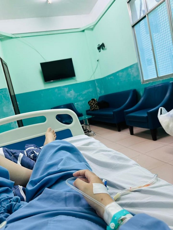 Bức ảnh truyền nước phối màu trắng xanh dịu mắt