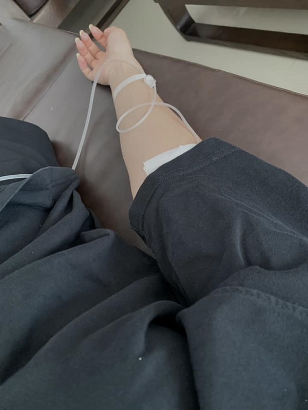 Hình ảnh truyền nước thể hiện cảm giác yếu sức