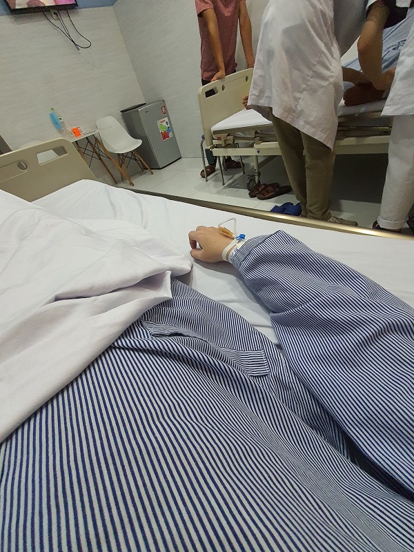 Bức ảnh truyền nước chụp từ phòng y tế