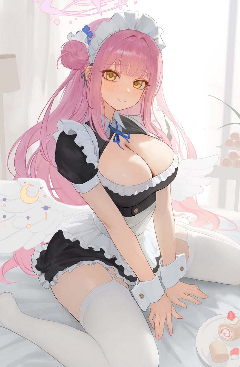 Gái anime mông cong ngực to ngồi tạo dáng bạo
