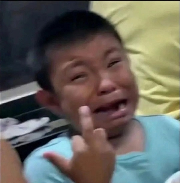 Meme ngón giữa 4